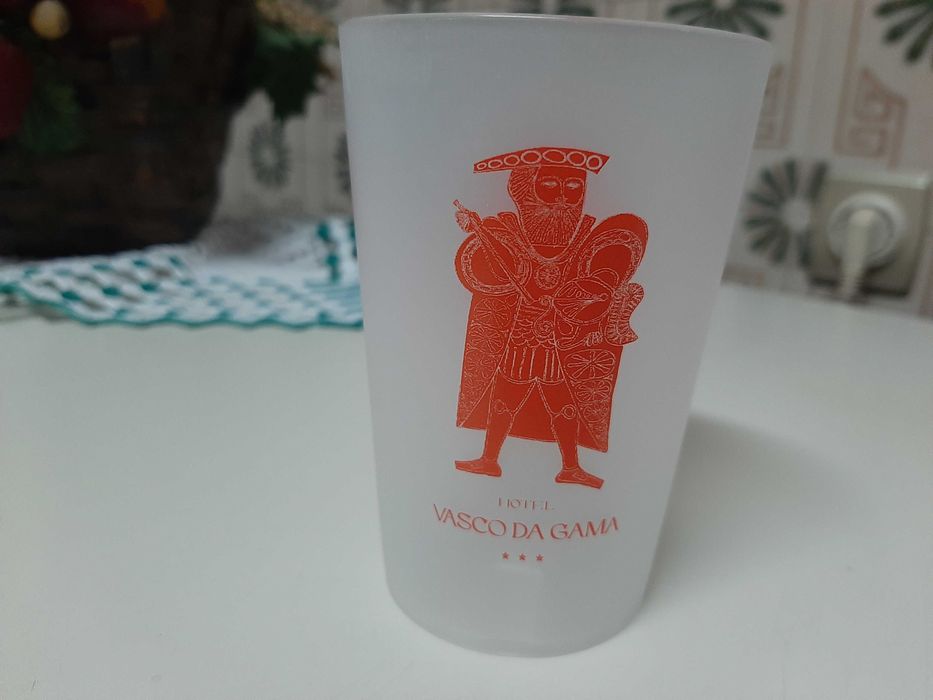 Copos plástico grosso, Hotel Vasco da Gama.Cartaxo Capital vinho.Taça.