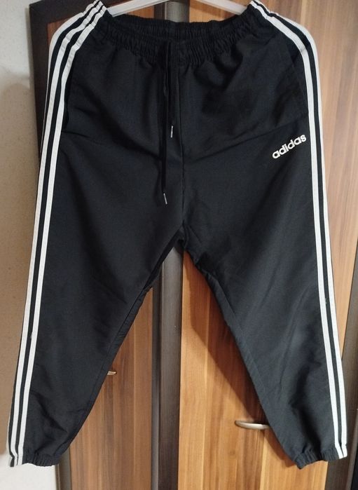 Spodnie dresowe męskie Adidas rozmiar M stan bardzo dobry