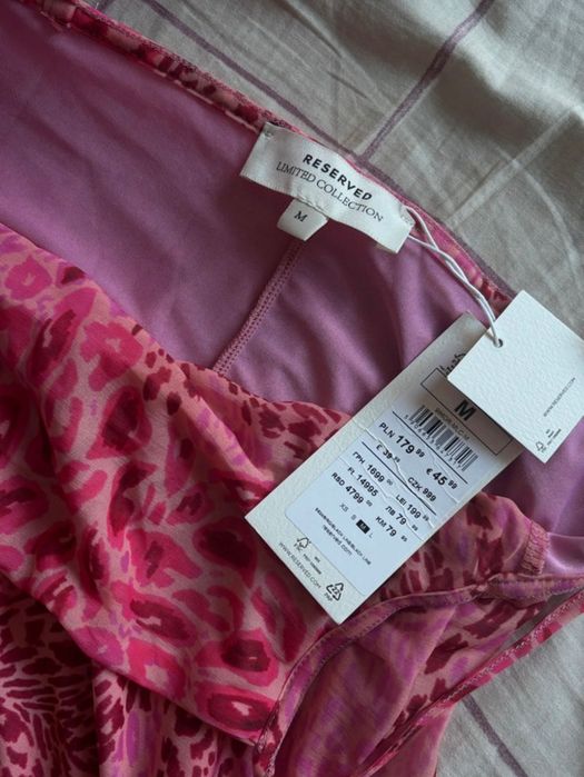 Wzorzysta sukienka różowa maxi