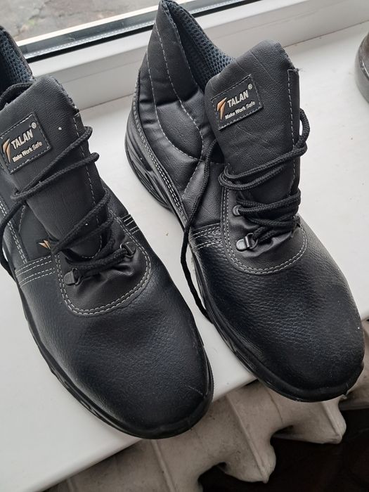 Ботинки  рабочие 43 размер(подарок при покупке)