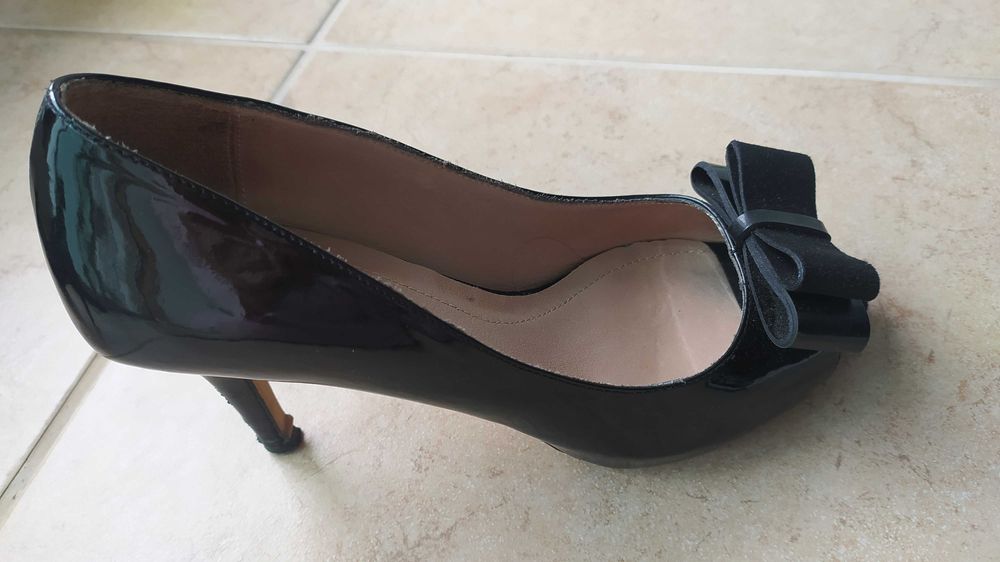 Sapatos tacão alto fino