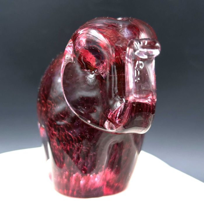 Szklany, różowy/czerwony słoń „Wedgwood” Anglia