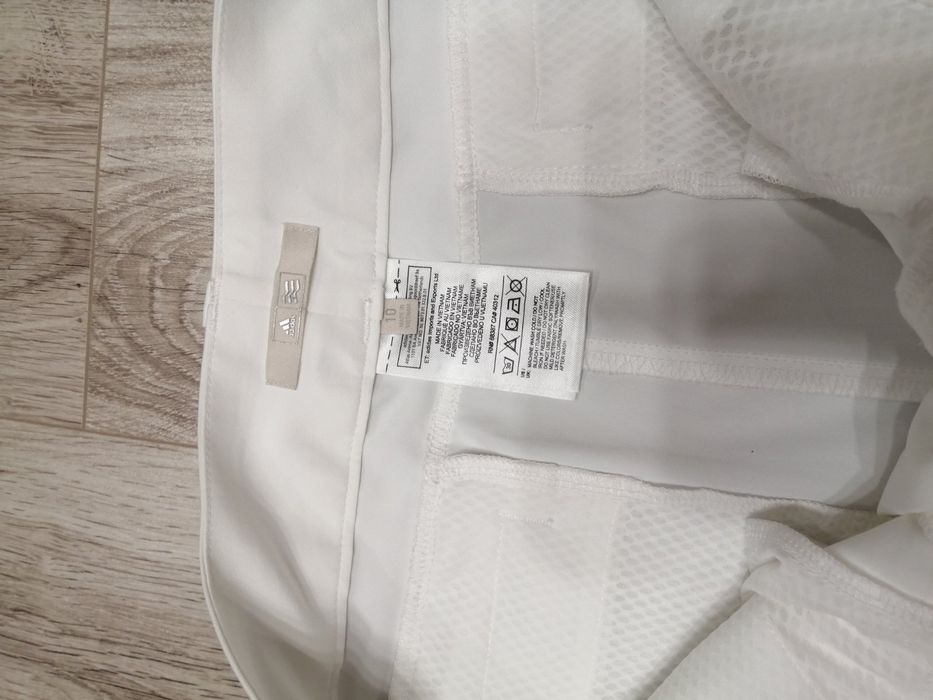 Жіночі шорти Adidas розмір S