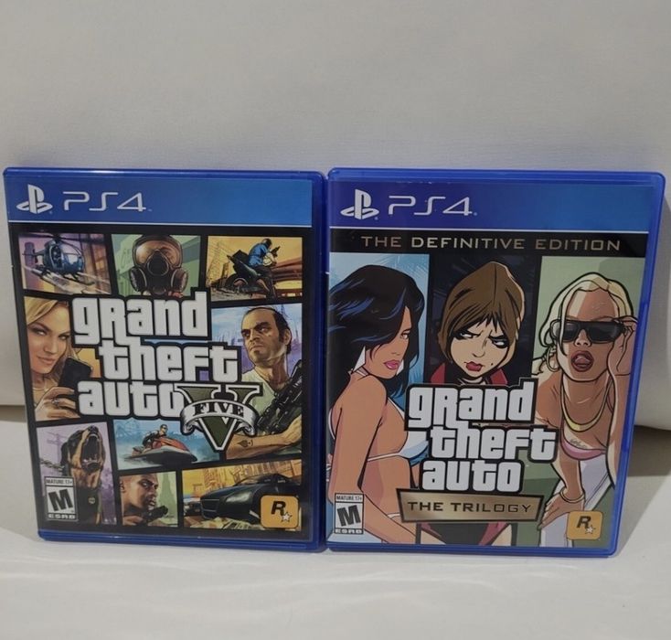 PS4 Slim 1TB + Comando + GTA V e GTA Trilogy (Pack Completo)