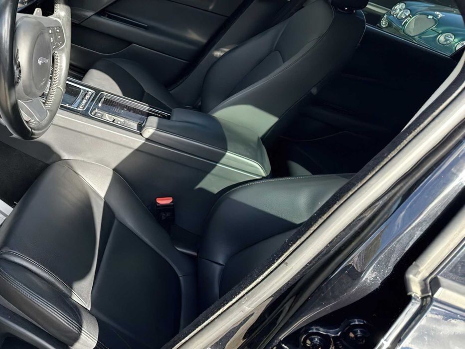 Jaguar XE 25t      2018