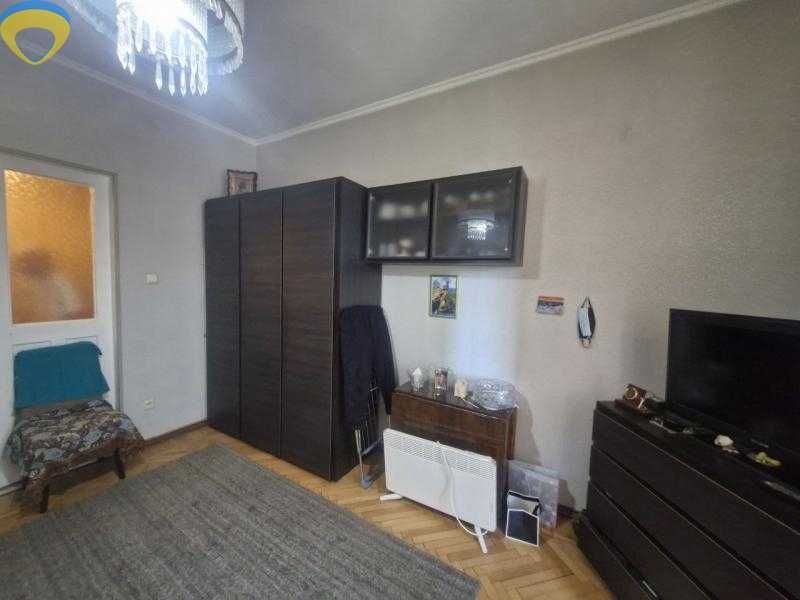 Продам 2-кімнатну “сталінку” у центрі Одеси