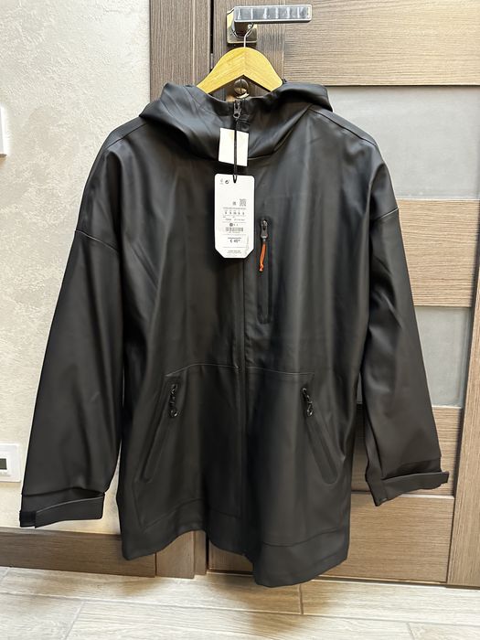 Дощовик Pull&Bear чорного кольору