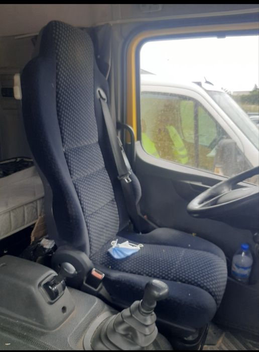 Mercedes Atego 818 Pronto Socorro tranporta 3 Carros.