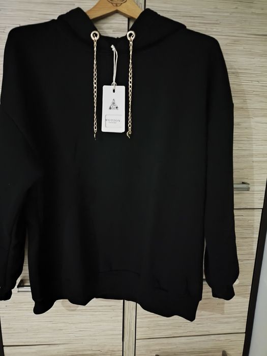 Bluza ze złotymi łańcuszkami oversize