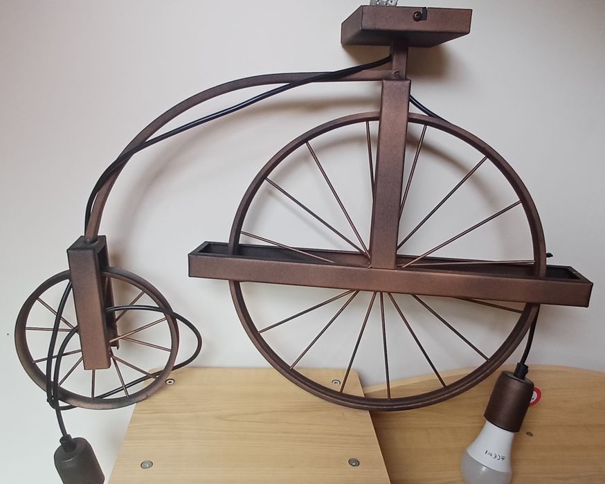 Rustykalna lampa rower