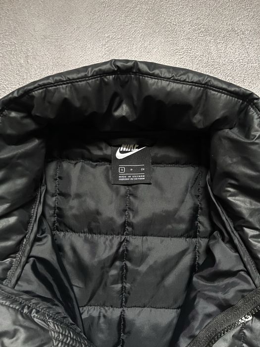 Курточка мужская Nike Syn Fil Anorak  размер S
