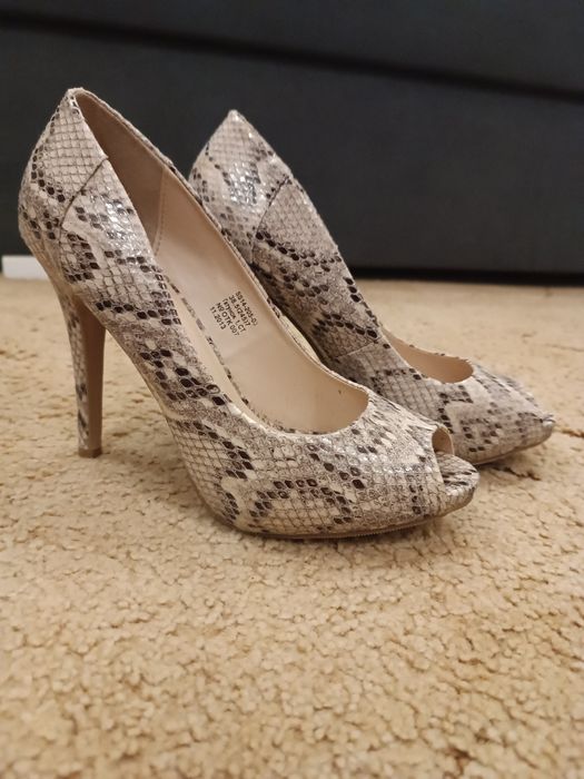 Ефектні туфлі 38 розмір б/в