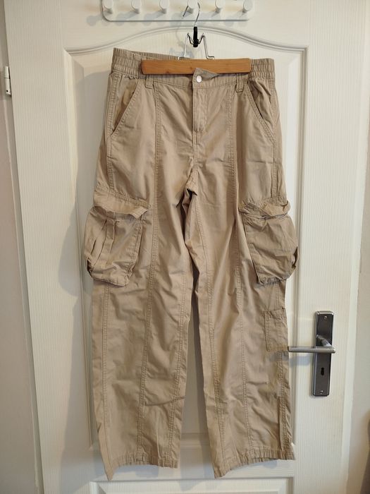 Damskie spodnie typu Cargo