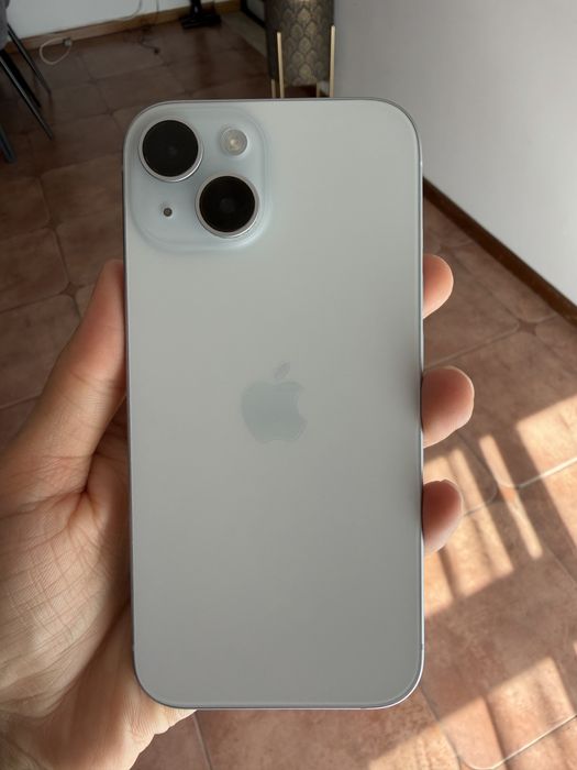 Iphone 15 - 128gb. Acompanha a caixa original + o cabo para carregar.