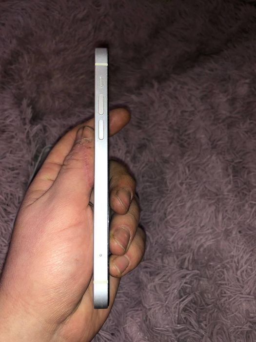 Продам iPhone 12.