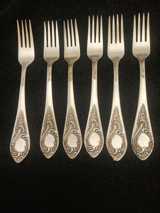Столовые  мельхиоровые ложки, вилки,  нержавейка - ножи, вилки...