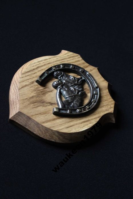 декор бронзовая подкова на дереве, Эстония 1965-й год