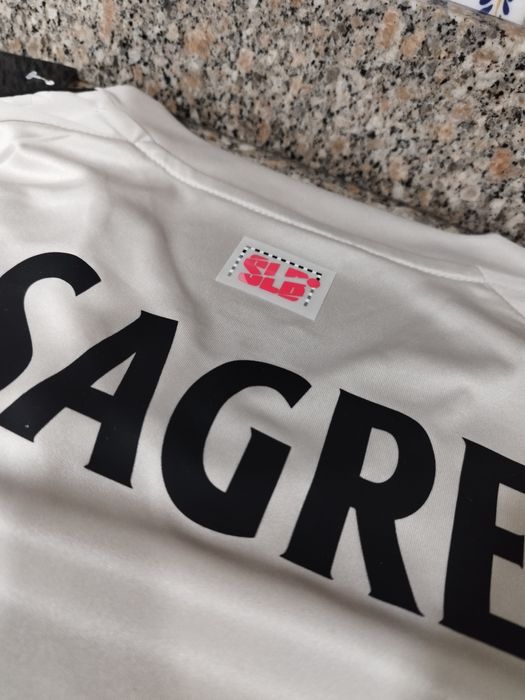 Camisola SLB para despachar