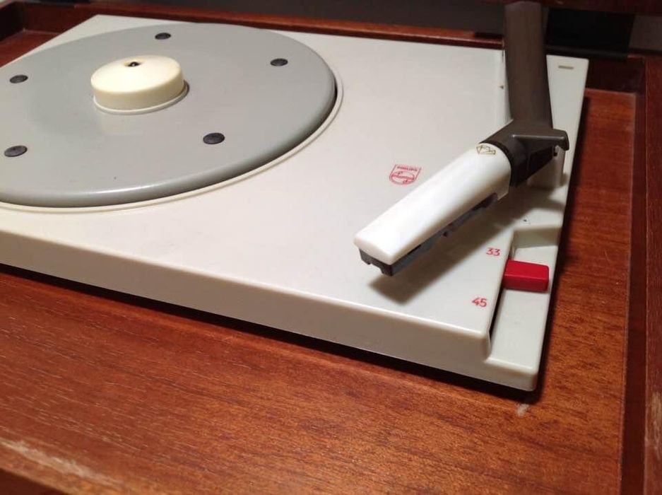 Radio gira-discos Phillips anos 60