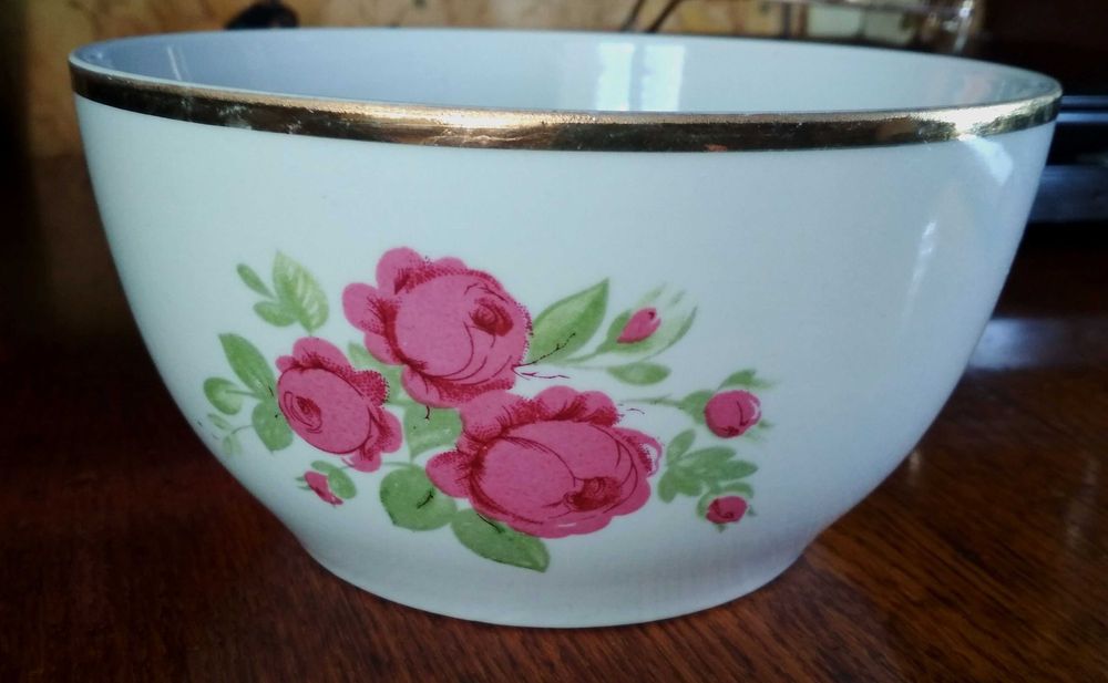 Салатница фарфоровая СССР (или тарелка глубокая). Возм. обмен