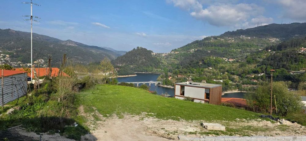 Terreno Urbano em Rio Caldo,  Gerês, c/ Projeto Aprovado