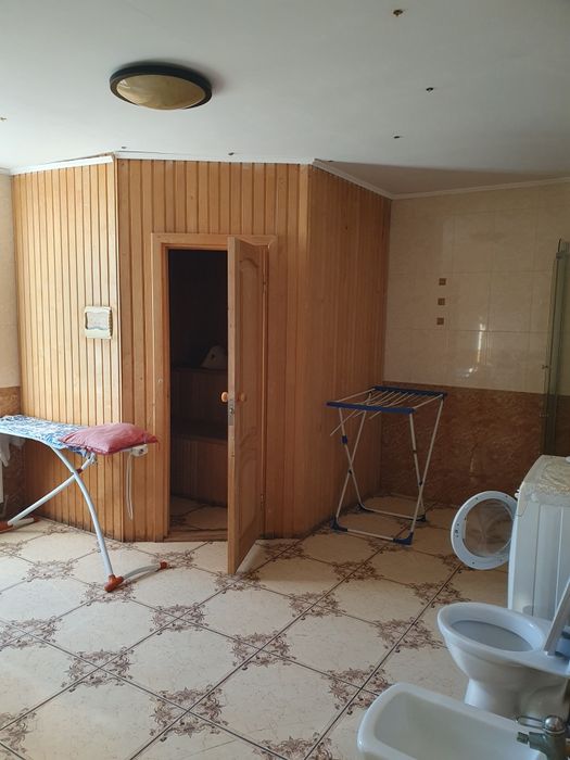 Продаётся добротный 3-х эт.дом в Константиновке для большой семьи.