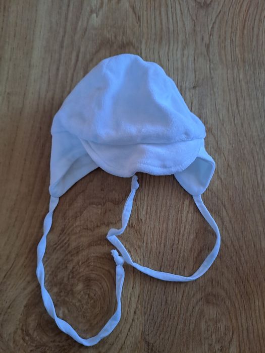 Wiązana czapka chłopięca 0-3M