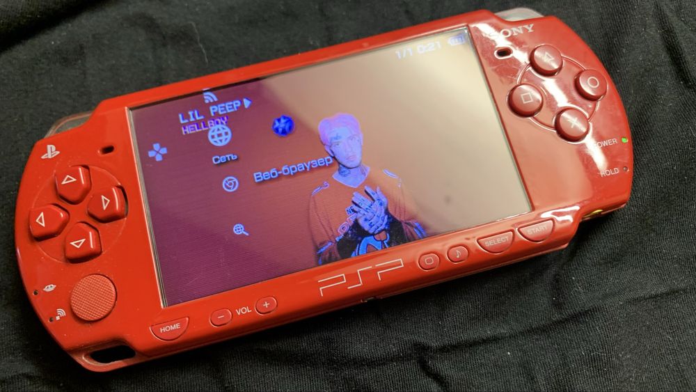Продам PSP-2000 (Red)