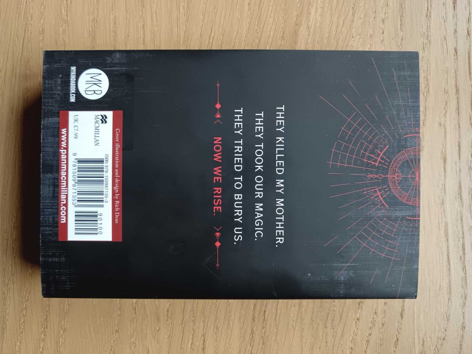 Livro Juvenil - Children of Blood and Bone