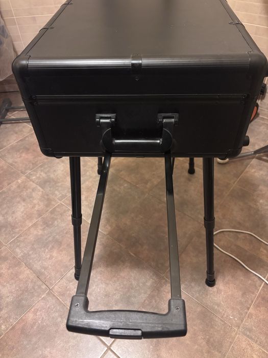 Mobilna walizka kufer kosmetyczny Karaja