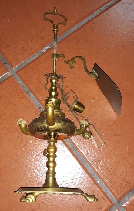 Candeia-lamparina de azeite em latão (centenária)