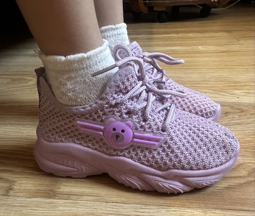 Кросівки на дівчинку