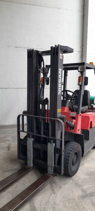 Empilhador Nissan 1500Kg - triplex