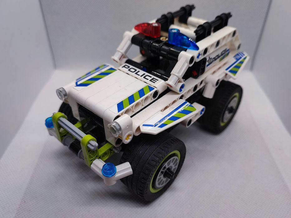 LEGO® 42047 Technic - Radiowóz pościgowy