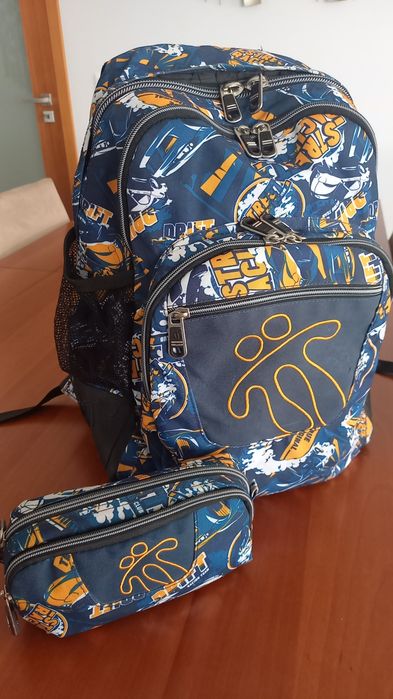 Mochila e estojo Totto
