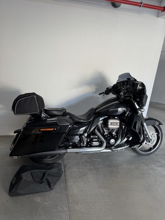 Harley Davidson Street Glide CVO