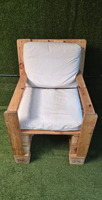 Vendo Cadeirão de Paletes