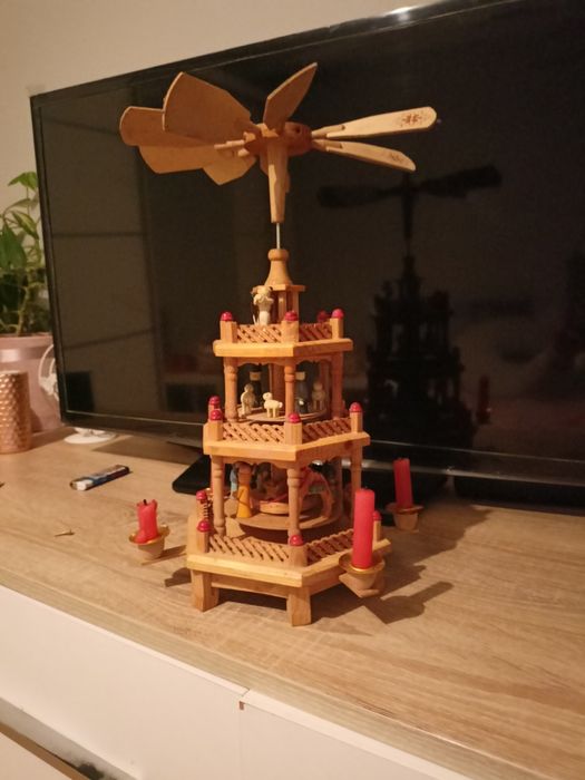 Niemiecka drewniana Karuzela Bożonarodzeniowa