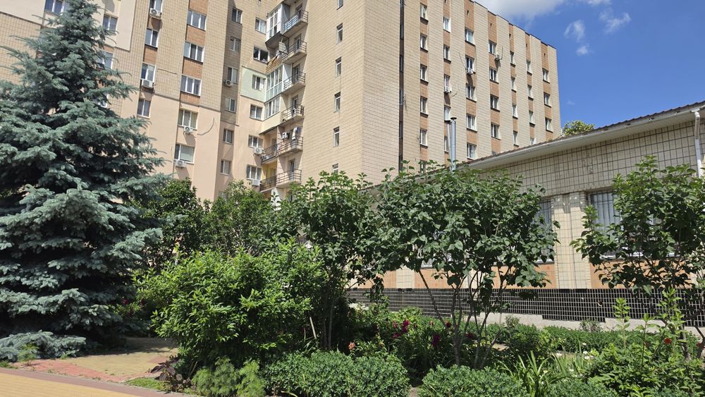 Кімната з ремонтом в центрі Бучі