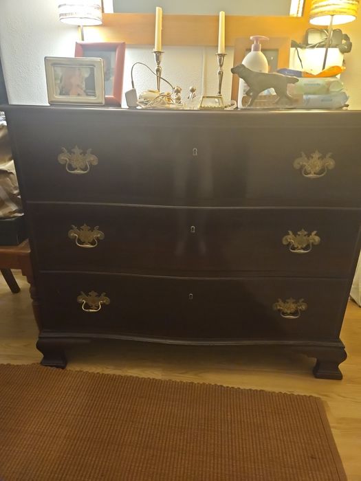 Cómoda clássica madeira escura