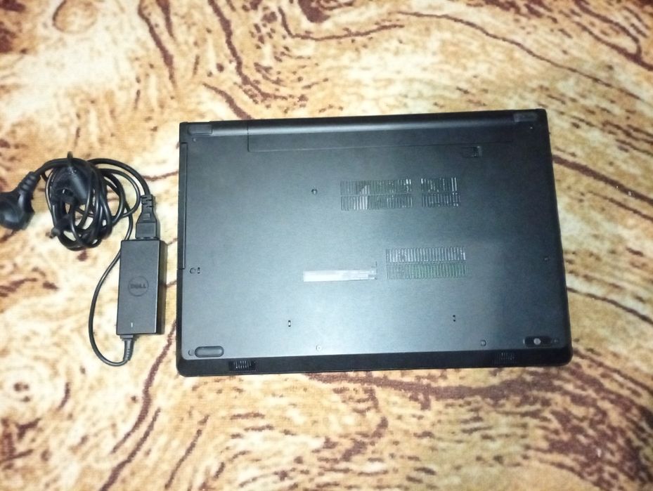 Продаю ноутбук Dell Inspiron 15-3573 с отличной батареей