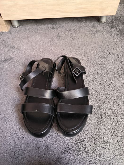 Sandały na platformie