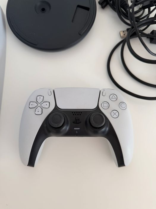 PS5 Digital - usada 2 vezes