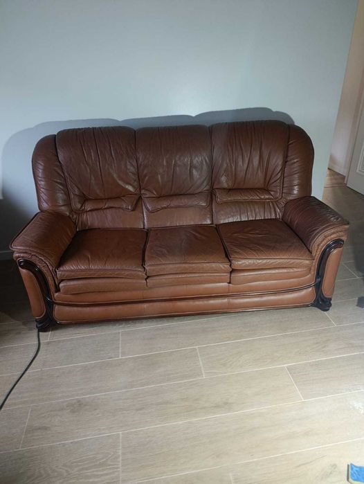 Conjunto sofá cama + 2 poltronas em pele
