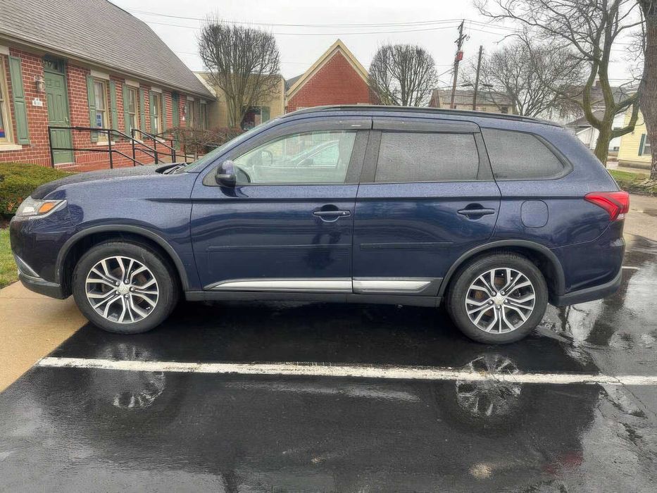 Mitsubishi Outlander      2016