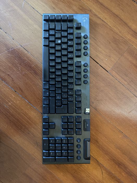 Teclado g915 mecânico (sem carregador/ tecla s com cor desgastada)
