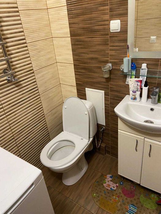 Здається окрема уімната в 3-х кімнатній квартирі