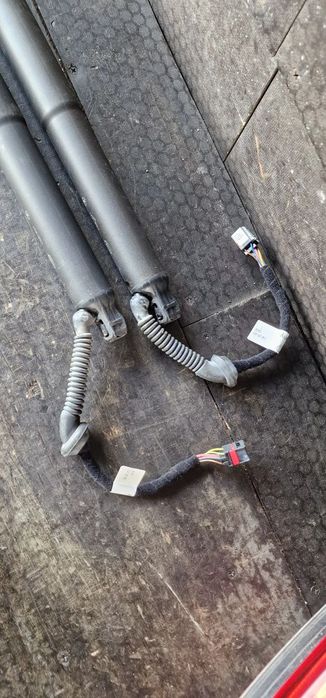 siłownik elektryczny klapy bagażnika prawy lewy 657827852c 657827851c
