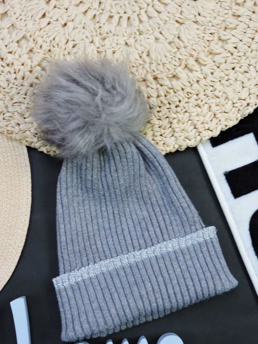 Mohito śliczna czapeczka zimowa pompon futerko brokat lampas