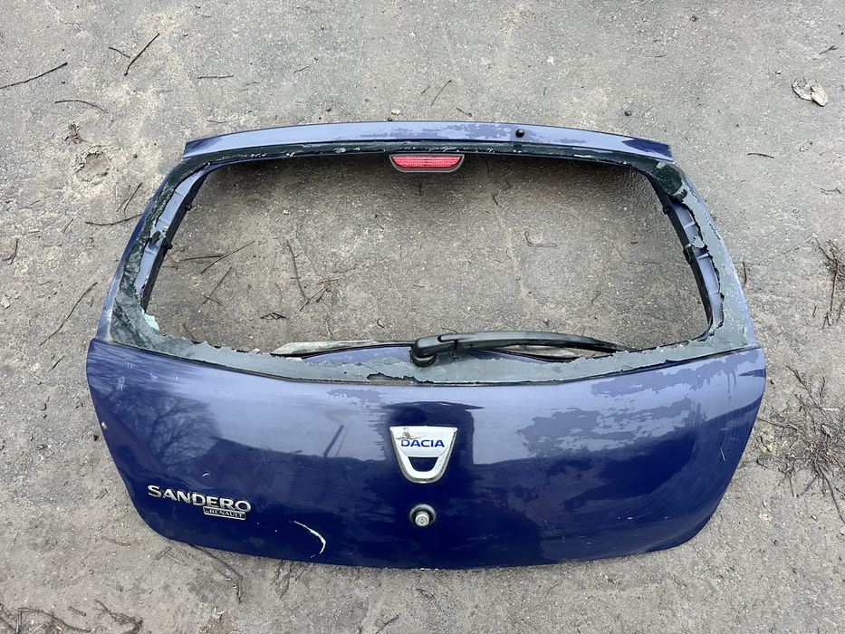 Задня ляда кришка багажника Dacia Sandero Дача Сандеро 2007—2011